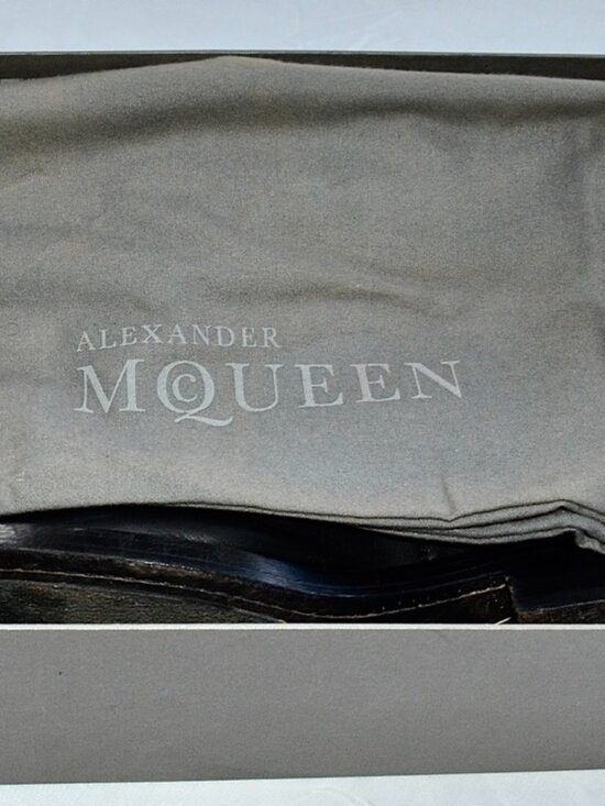 Alexander McQueen Black Leather Derby Shoes EU 42 / US 9 Round Toe w Box main image 6